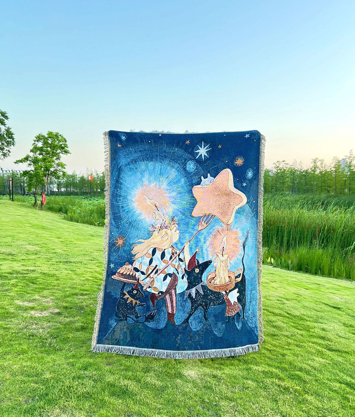 GiftoLuck Candle Girl Serene Fringe Tapestry Multi-Use Throw Blanket for Single Sofa, Bed & Outdoor Camping, Soft Decorative Gift Blanket for Home Bedroom Living Room