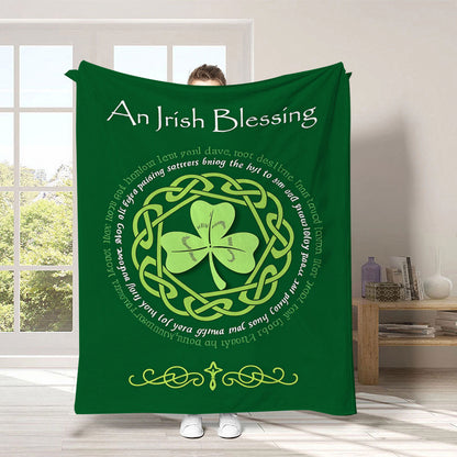 GiftoLuck Warm Cozy Vibrant St. Patrick's Day Flannel Blanket Featuring Irish Leprechauns, Pot of Gold, Shamrocks & Rainbow, Festive Home Decor for UK & Irish Celebrations, Bringing Good Fortune & Joy to Family Homes
