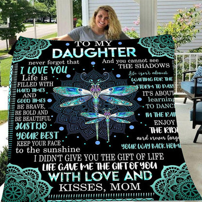 GiftoLuck “To My Daughter” Flannel Blanket – Inspirational Message Throw from Mom&Dad