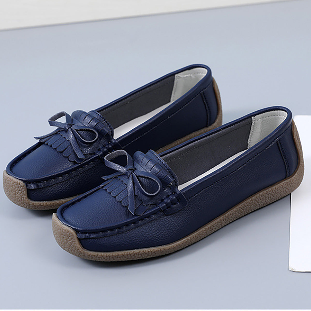 GifitoLuck Women’s Soft Leather Loafers with Tassel Bow, Lightweight Slip-On Flat Shoes, Cushioned Sole Casual Comfort Shoes, Thoughtful Gift for Mum or Grandma