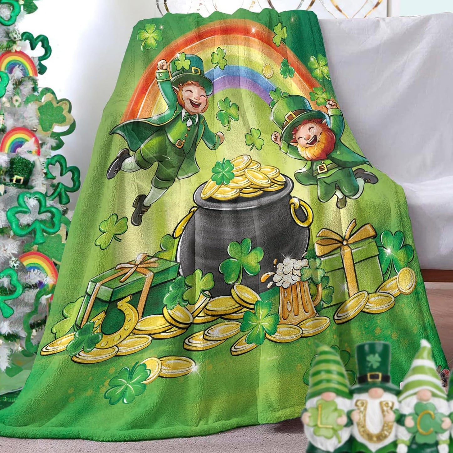 GiftoLuck Warm Cozy Vibrant St. Patrick's Day Flannel Blanket Featuring Irish Leprechauns, Pot of Gold, Shamrocks & Rainbow, Festive Home Decor for UK & Irish Celebrations, Bringing Good Fortune & Joy to Family Homes