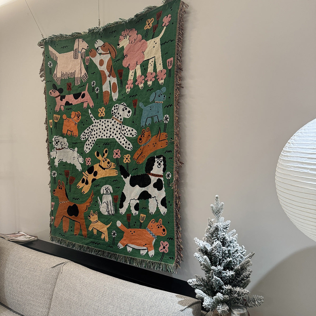 GiftoLuck Vintage Dog Park Jacquard Woven Tapestry Throw Blanket with Tassels