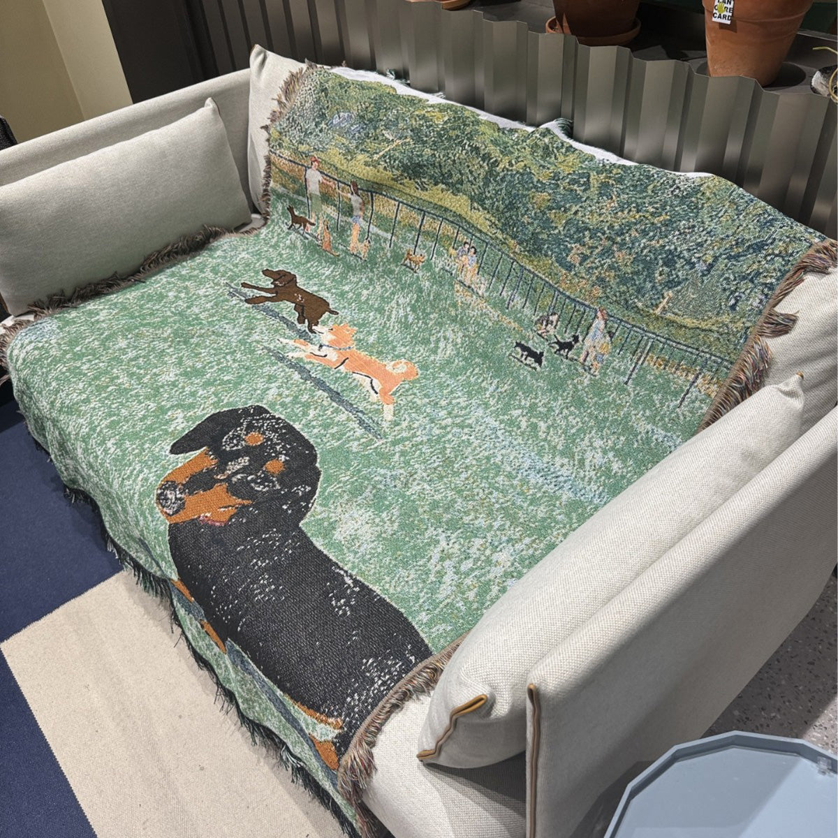 GiftoLuck Vintage Dog Park Jacquard Woven Tapestry Throw Blanket with Tassels