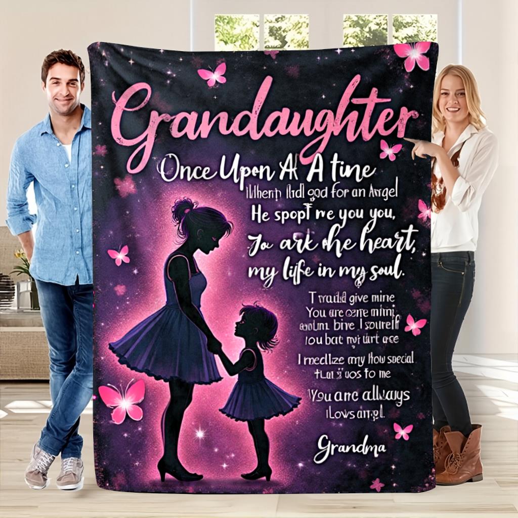 GiftoLuck “To My Granddaughter” Soft and Warm Flannel Blanket – Gift from Grandma to Granddaughter's Birthday or Graduation