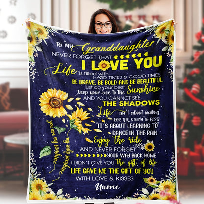 GiftoLuck “To My Granddaughter” Soft and Warm Flannel Blanket – Gift from Grandma to Granddaughter's Birthday or Graduation